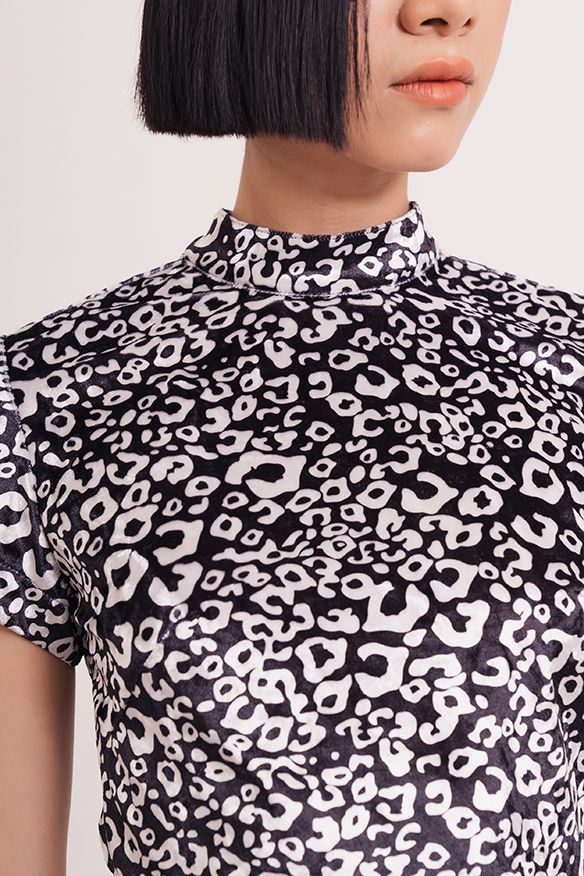 Áo croptop hoạ tiết da beo