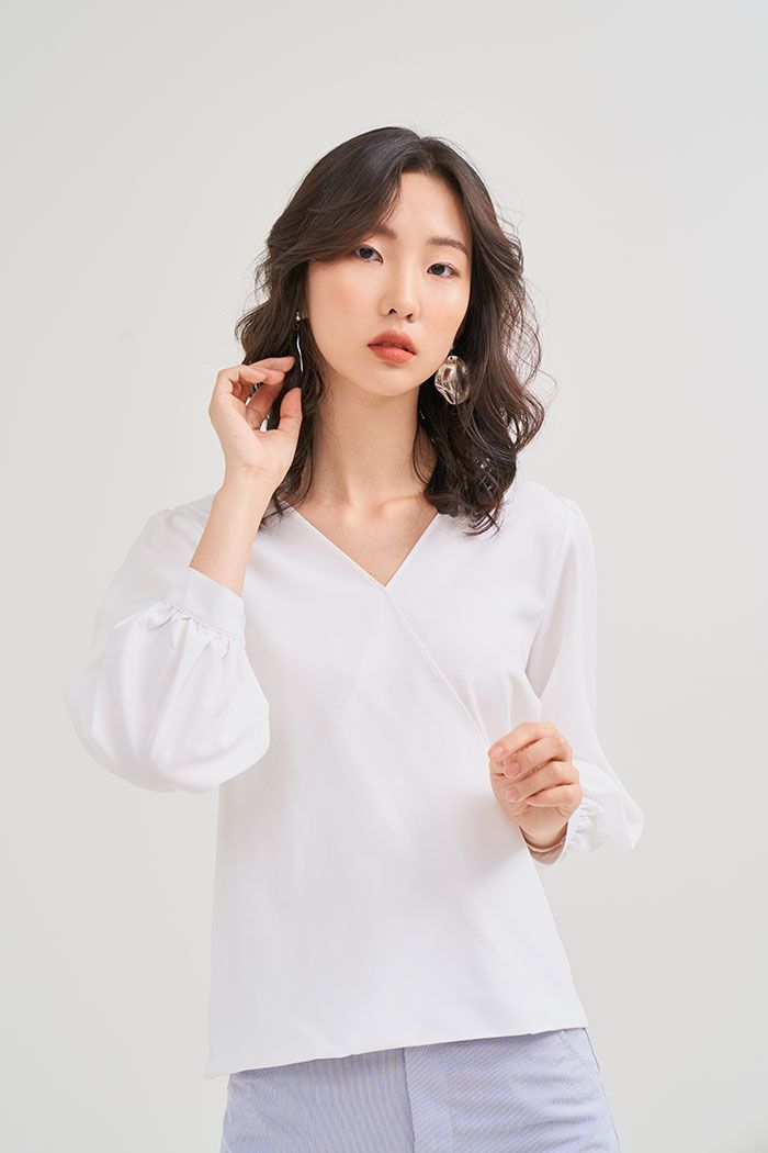 Áo cổ tim đắp chéo tay dài