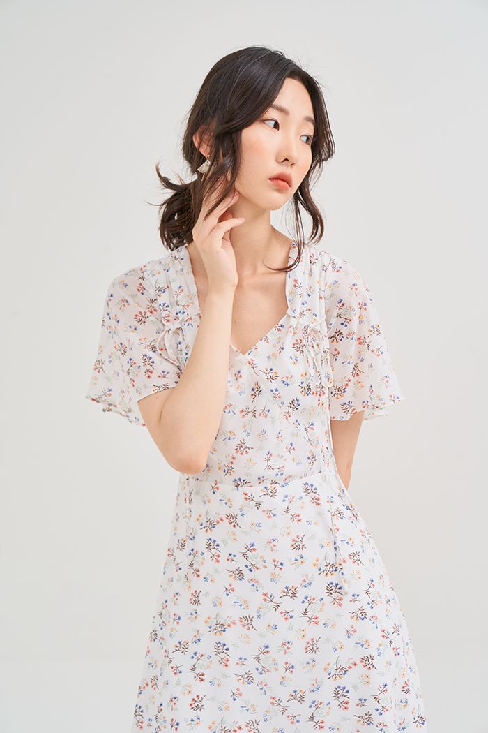 Đầm midi in hoa cổ tim thắt nơ vai