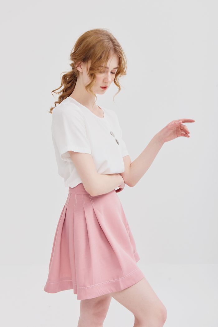 Áo cổ tròn nhấn 2 nút ngực trên li