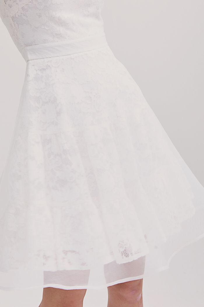 Đầm ren 3D phối sheer tay dài