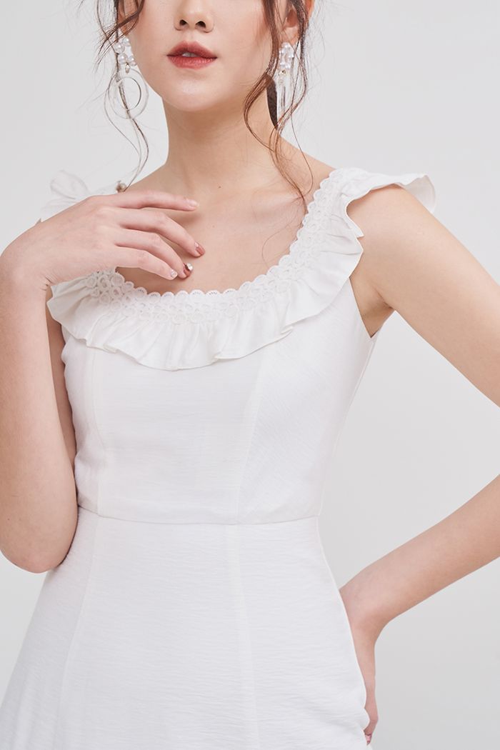 Đầm sát nách bèo cổ viền ren