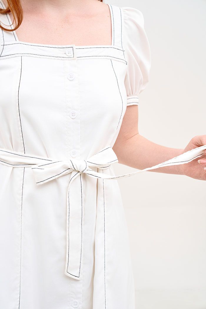 Đầm cổ vuông diễu chỉ nổi nẹp nút tay con