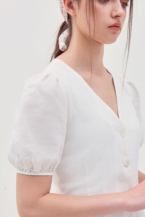 Đầm linen cổ tim nút thân trước
