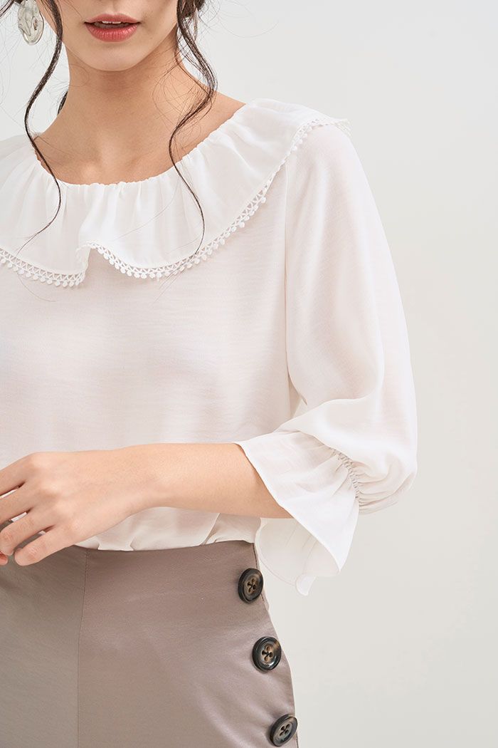 Áo cổ tròn tay dài bèo ren cổ