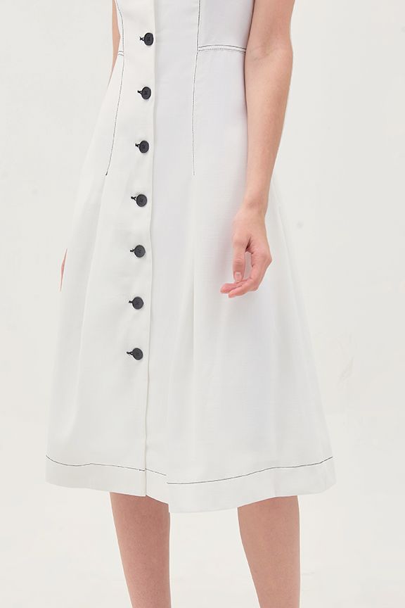 Đầm cổ vest đính nút