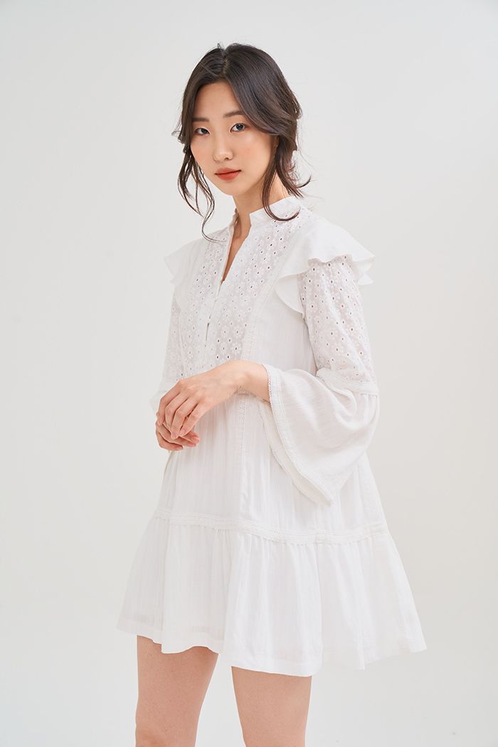 Đầm phối ren cotton thêu hoa tay loe viền ren