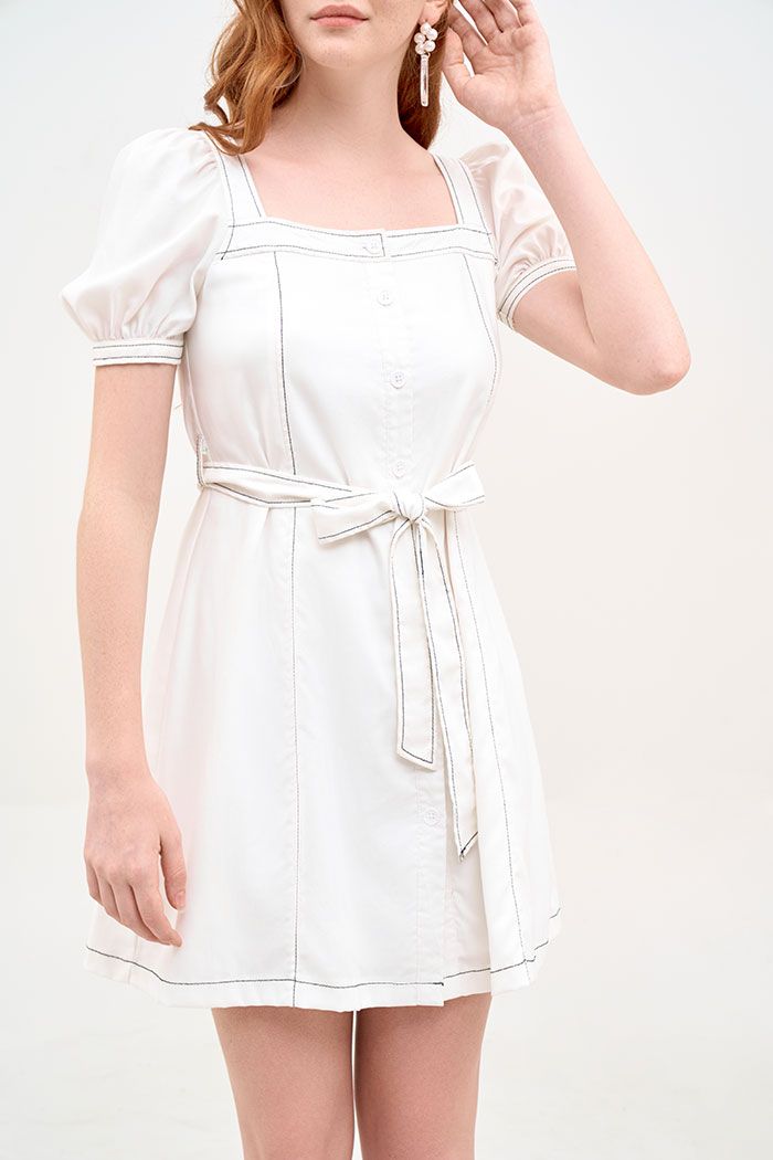 Đầm cổ vuông diễu chỉ nổi nẹp nút tay con