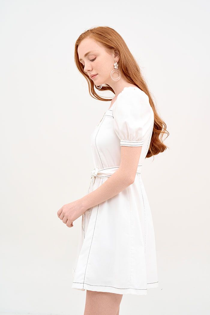 Đầm cổ vuông diễu chỉ nổi nẹp nút tay con