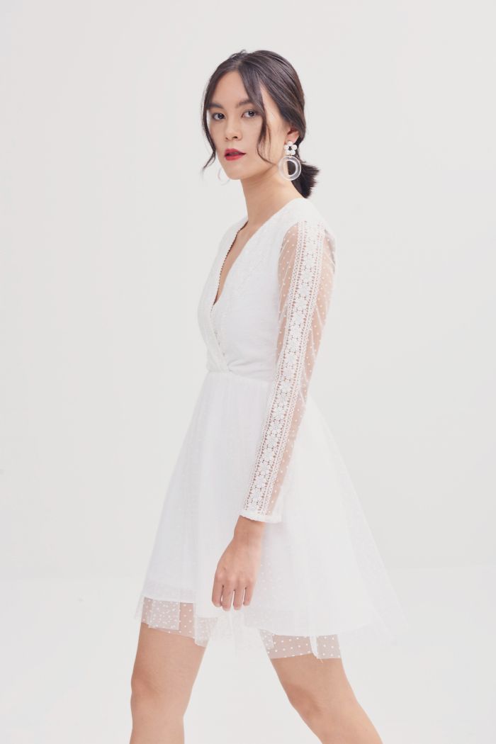 Đầm đắp chéo ngực nhấn ren