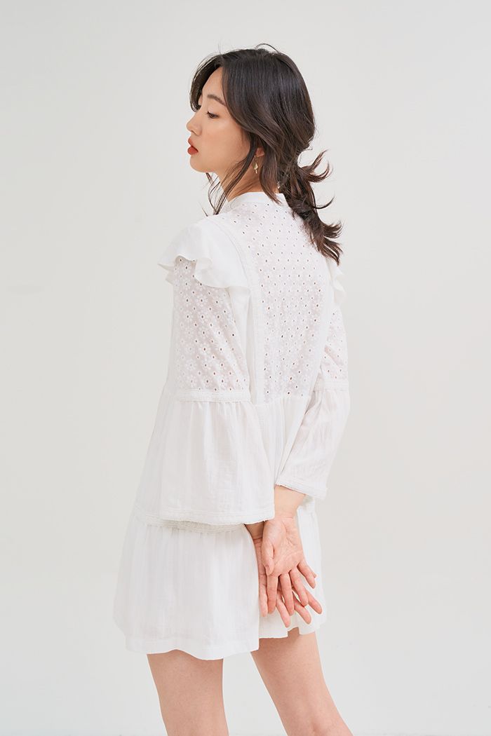 Đầm phối ren cotton thêu hoa tay loe viền ren