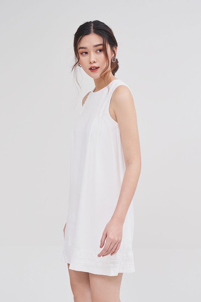 Đầm form suông nhấn 2 ren nhỏ vải