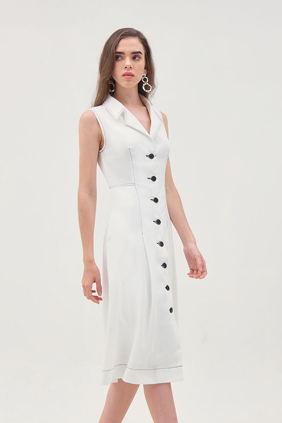 Đầm cổ vest đính nút