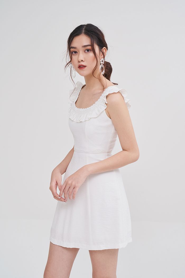Đầm sát nách bèo cổ viền ren