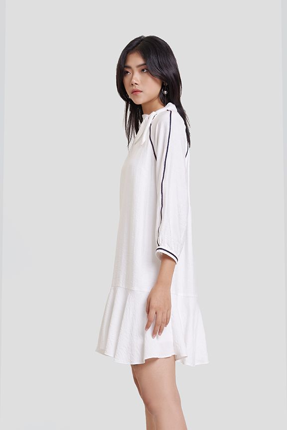 Đầm form suông tay lỡ nhấn viền