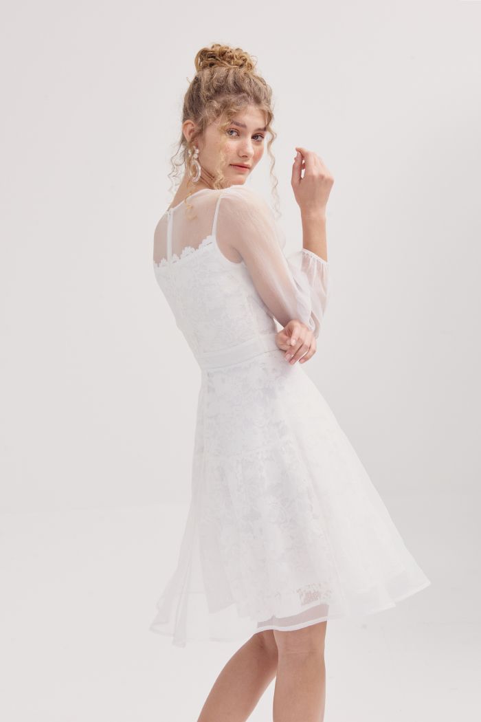 Đầm ren 3D phối sheer tay dài