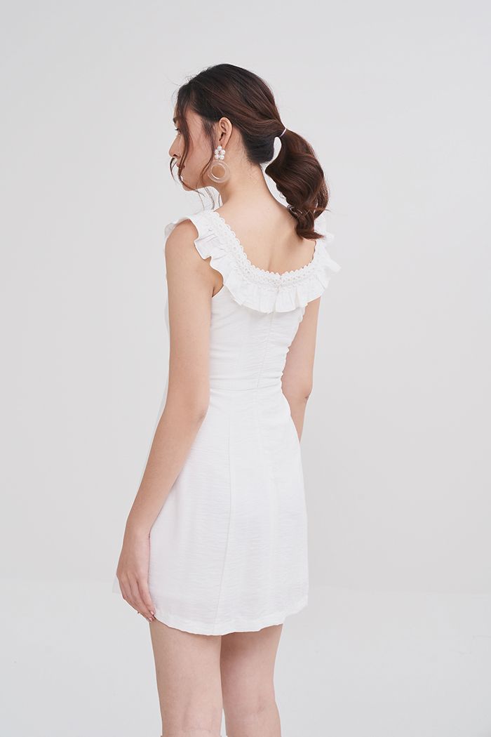 Đầm sát nách bèo cổ viền ren