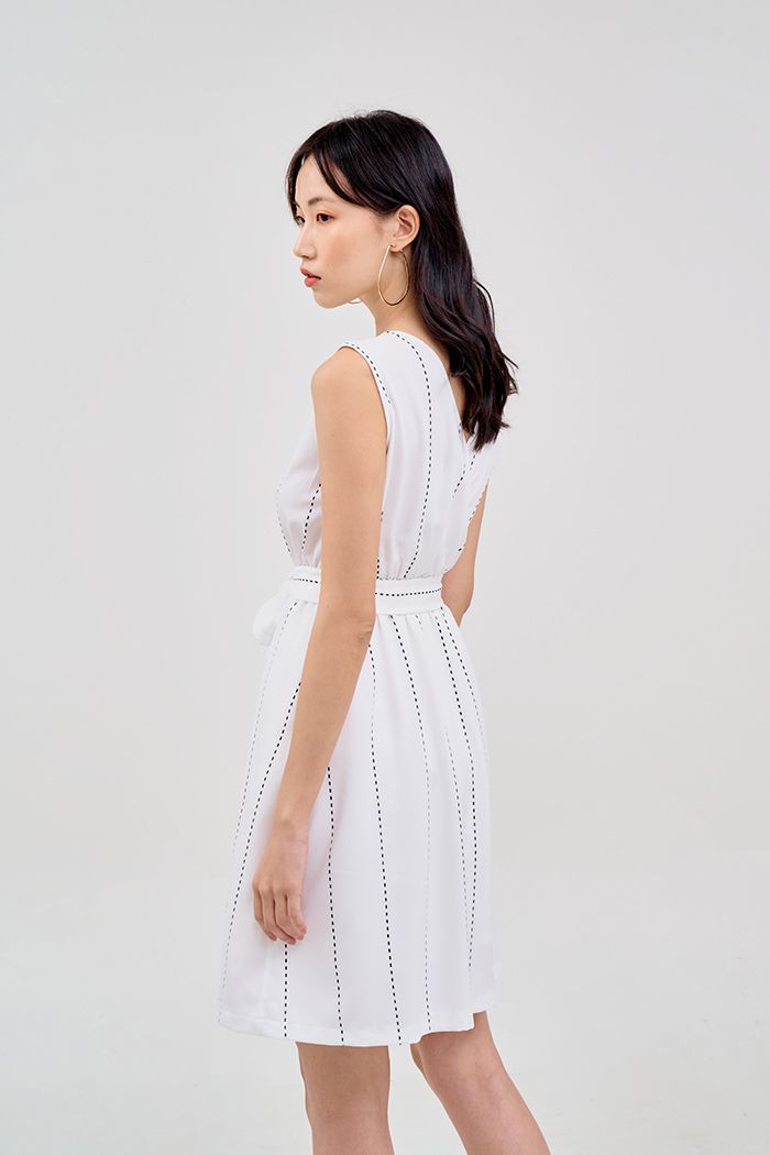 Đầm sát nách đắp chéo lưng nẹp tùng