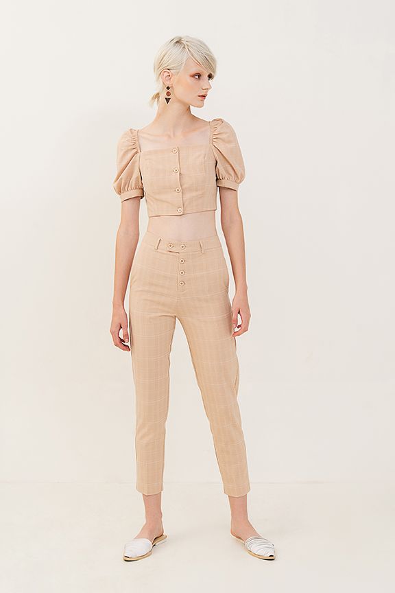 Áo croptop cổ vuông nhấn nút