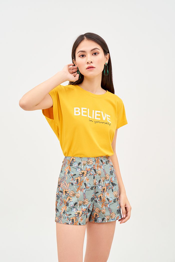 Áo thun in slogan believe in yourself