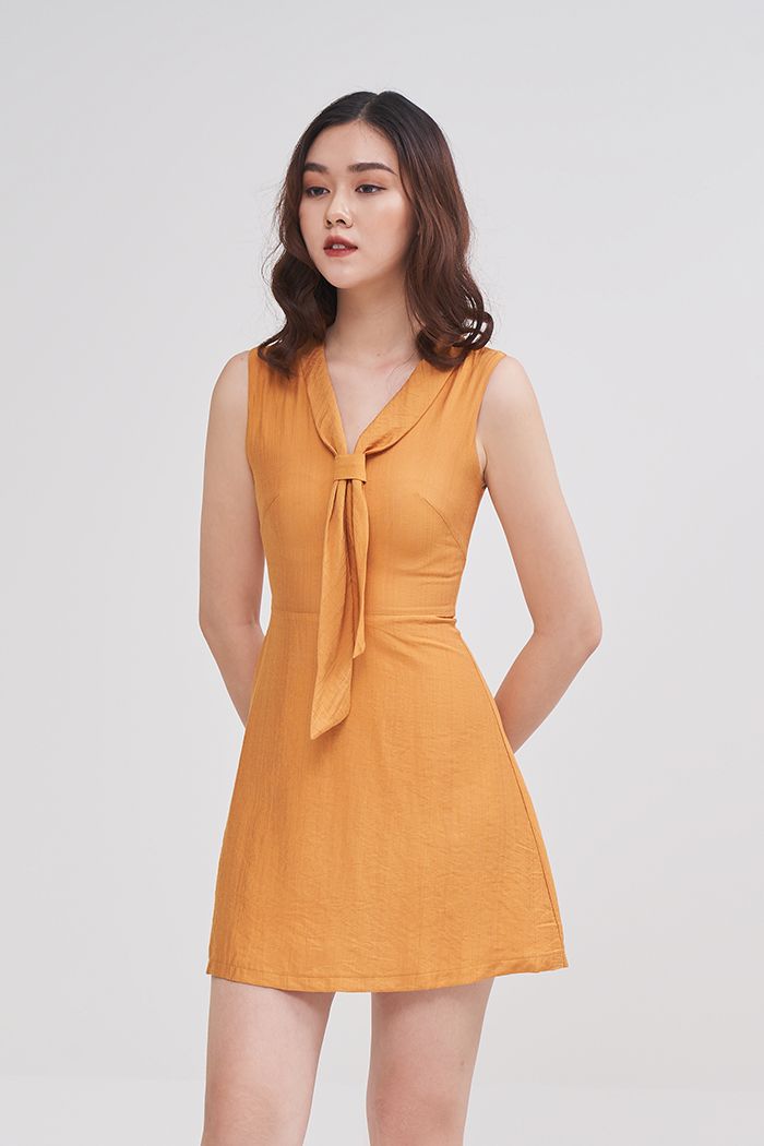 Đầm cơ bản thắt cravat giữa ngực