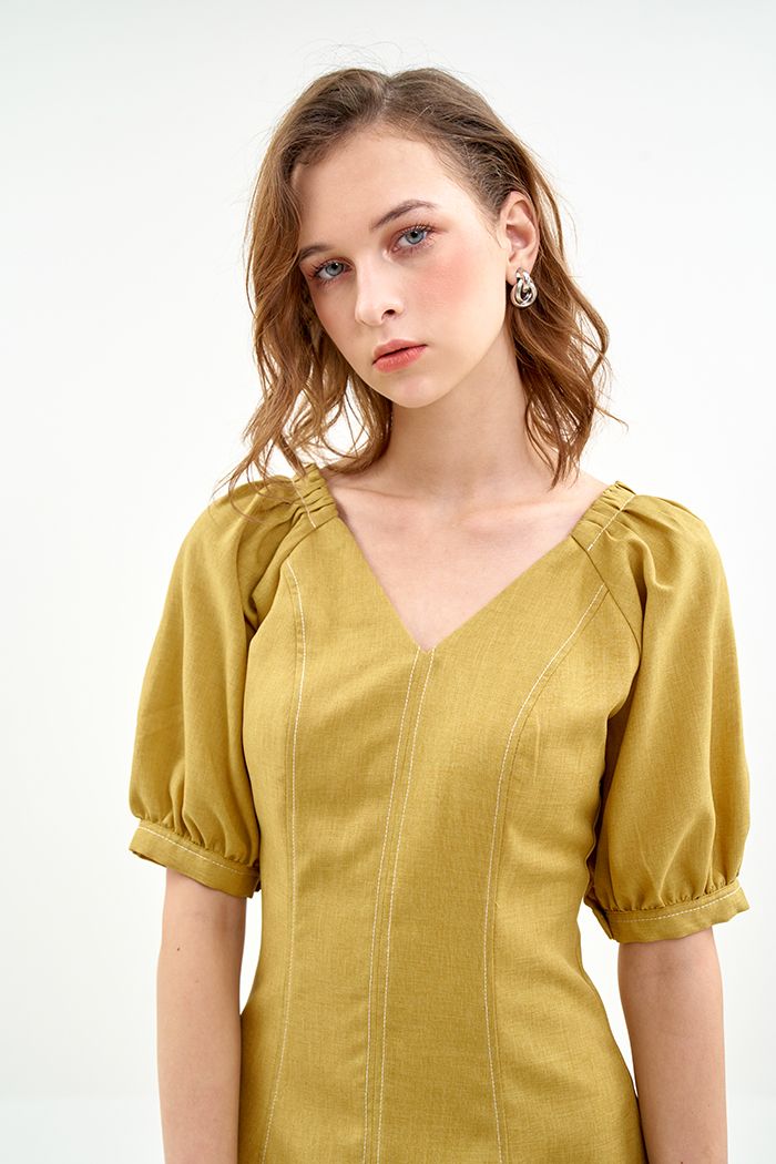 Đầm cổ tim diễu chỉ nỗi tay lỡ