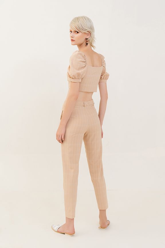 Áo croptop cổ vuông nhấn nút