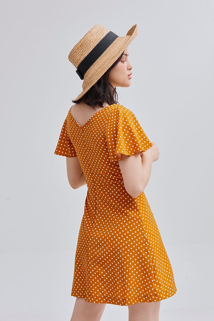 Đầm cổ tim tay con chấm bi nẹp nút