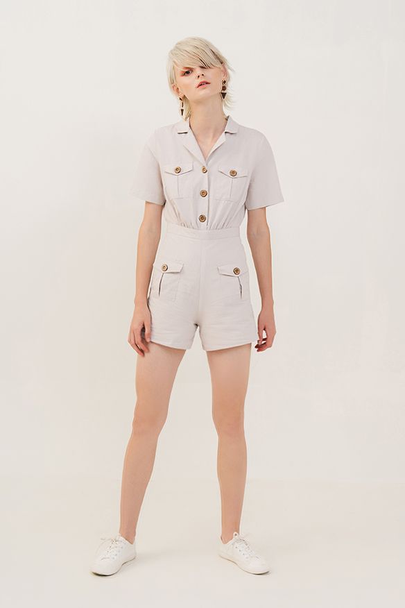 Jumpsuit short túi hộp đính nút
