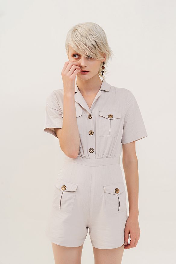 Jumpsuit short túi hộp đính nút