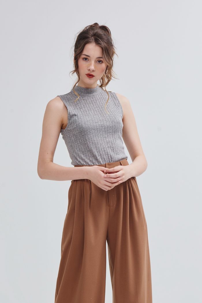Áo croptop nhấn nút vai