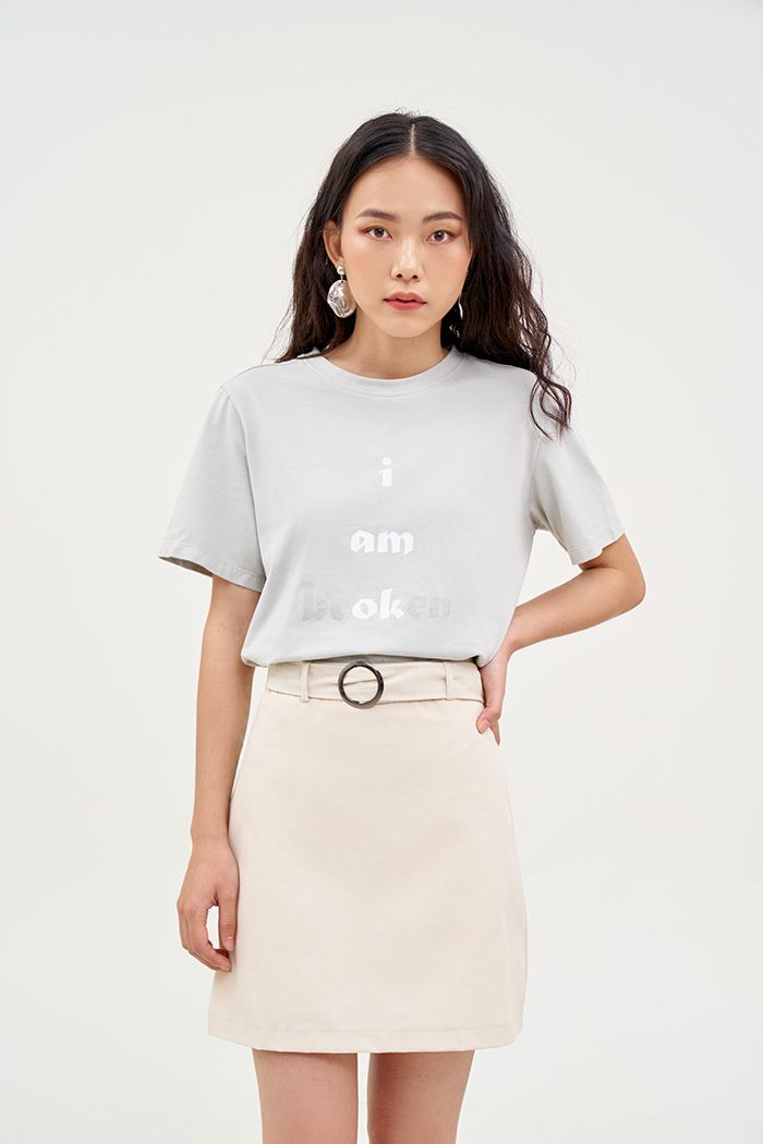 Áo thun in text I am broken