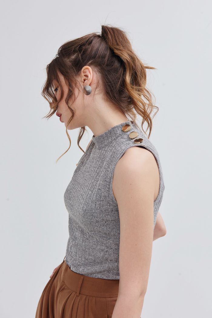 Áo croptop nhấn nút vai