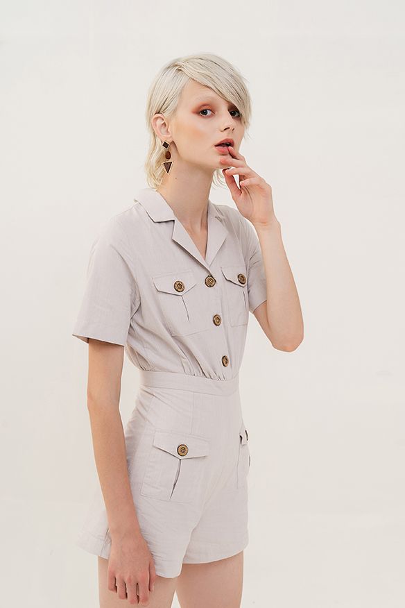 Jumpsuit short túi hộp đính nút