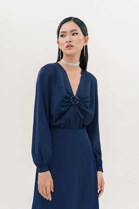 Đầm phi dài nhấn khoen ngực