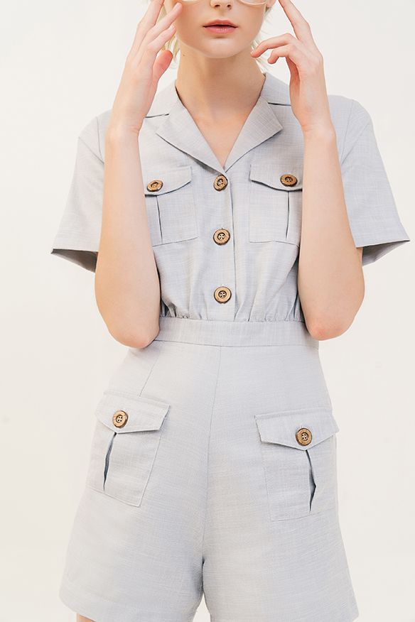 Jumpsuit short túi hộp đính nút