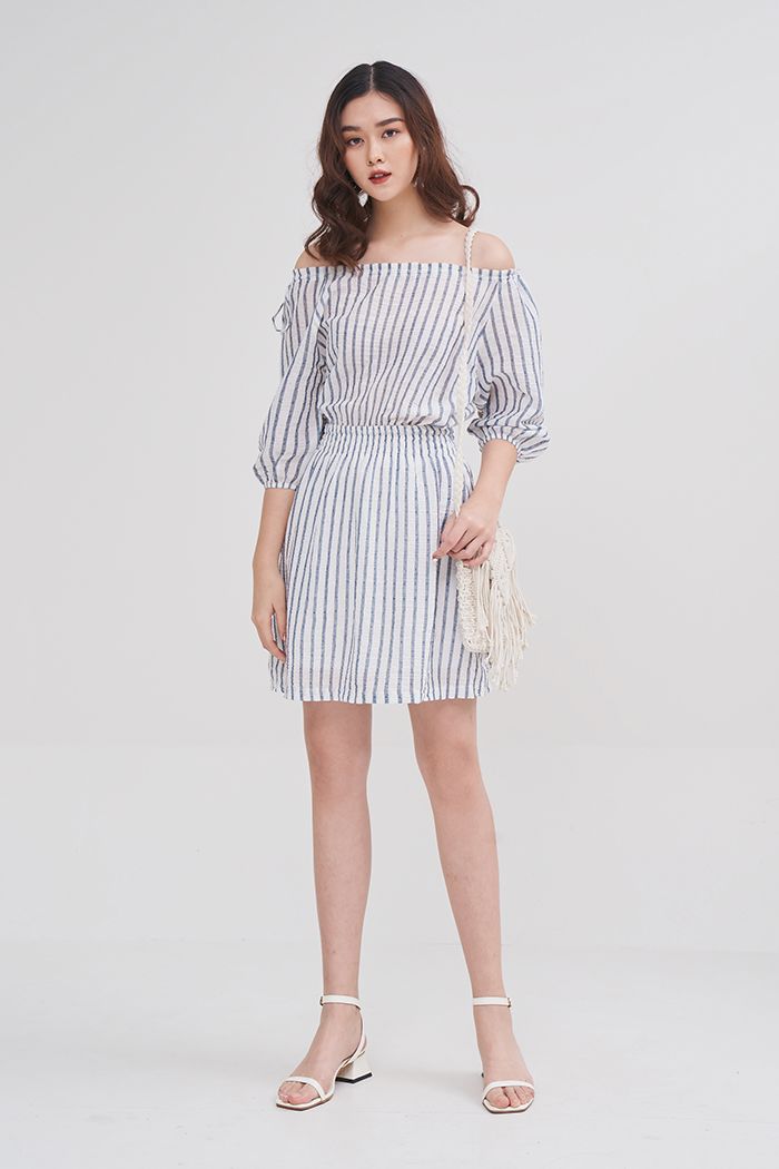 Đầm bẹt vai rút dây sọc dọc nhún eo ss19