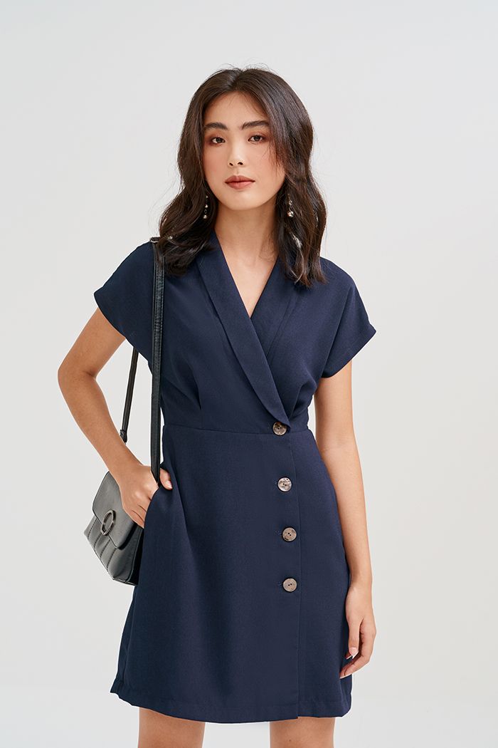 Đầm cổ danton đắp tùng nhấn nút