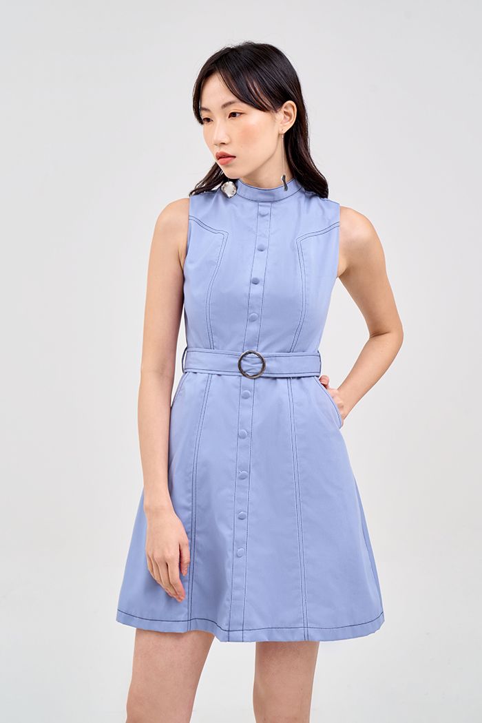 Đầm khaki diễu chỉ đính nút bọc nẹp giả