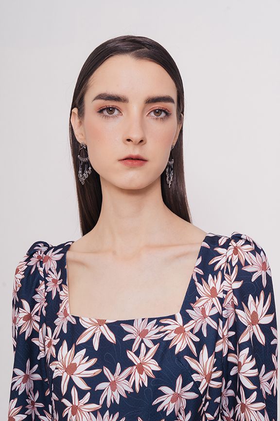 Đầm in hoạ tiết hoa daisy cổ vuông