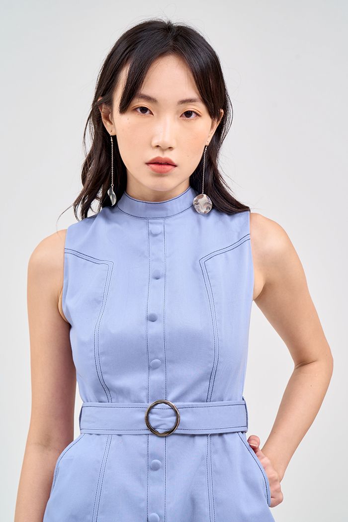 Đầm khaki diễu chỉ đính nút bọc nẹp giả