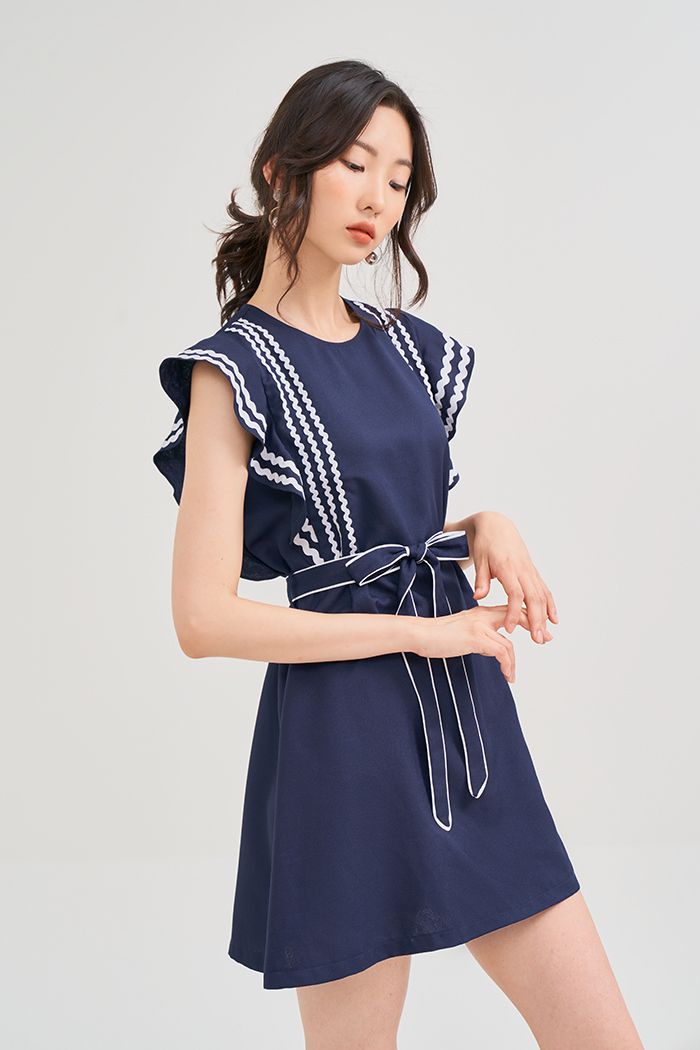 Đầm form rộng bèo tay viền ren cột nơ