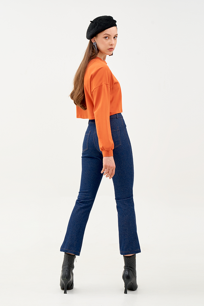 Quần jeans đóng đinh tán túi