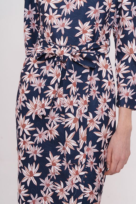 Đầm in hoạ tiết hoa daisy cổ vuông