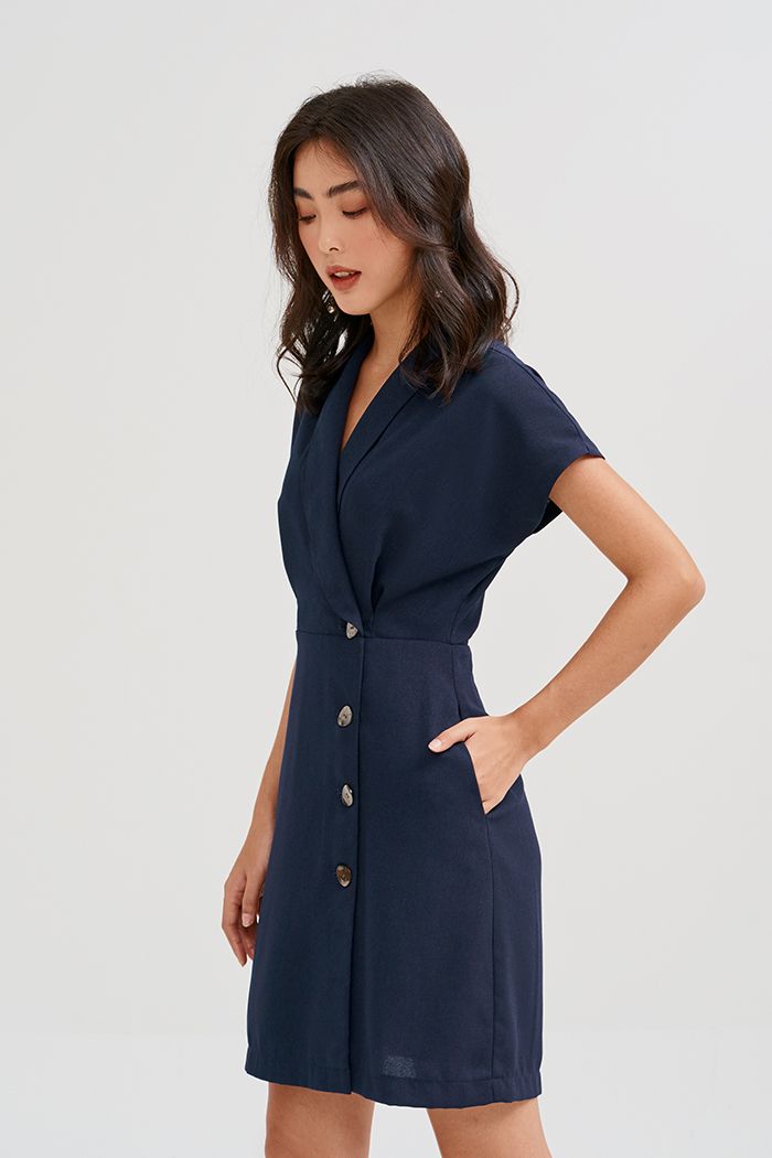 Đầm cổ danton đắp tùng nhấn nút