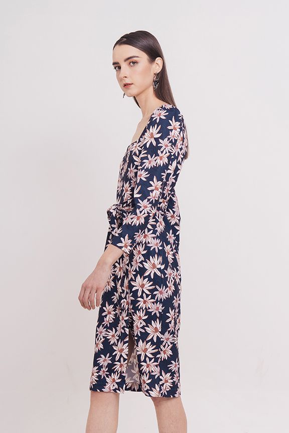 Đầm in hoạ tiết hoa daisy cổ vuông