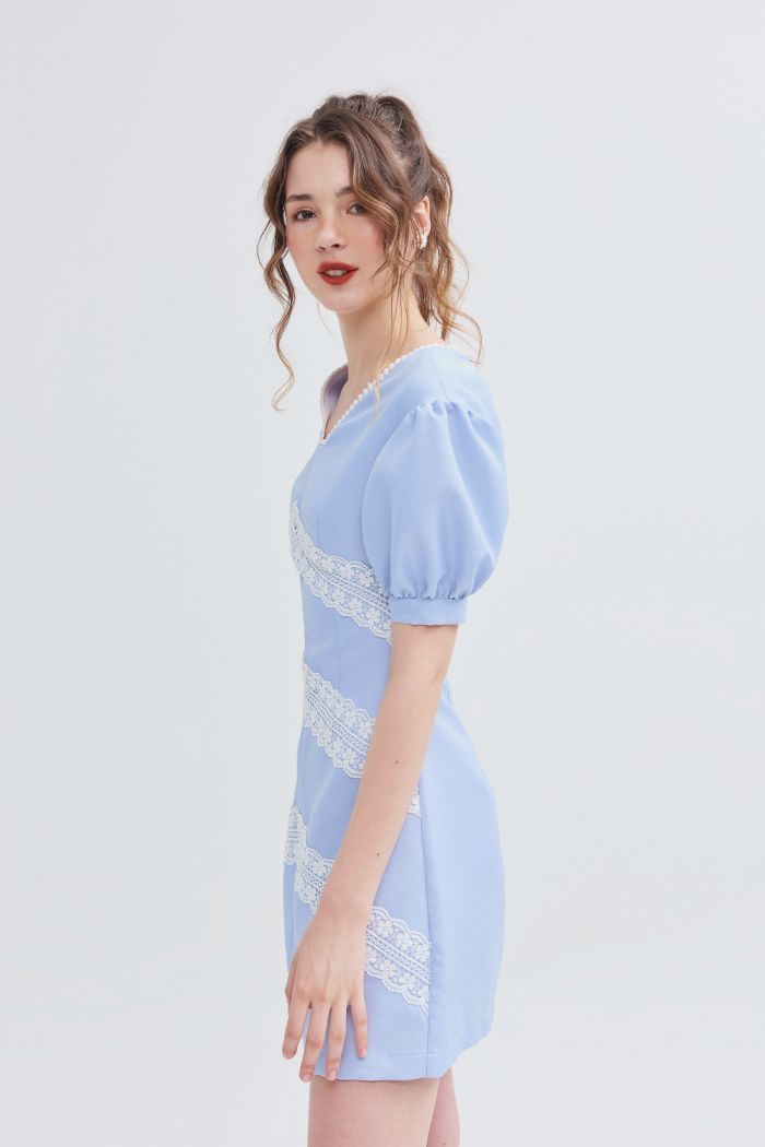 Đầm tay lỡ đắp ren đối xứng thân trước