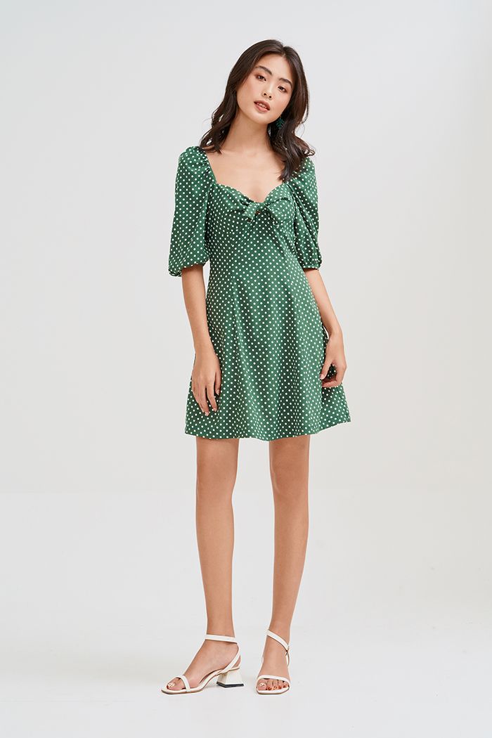 Đầm chấm bi cổ queen cột nơ trước ngực