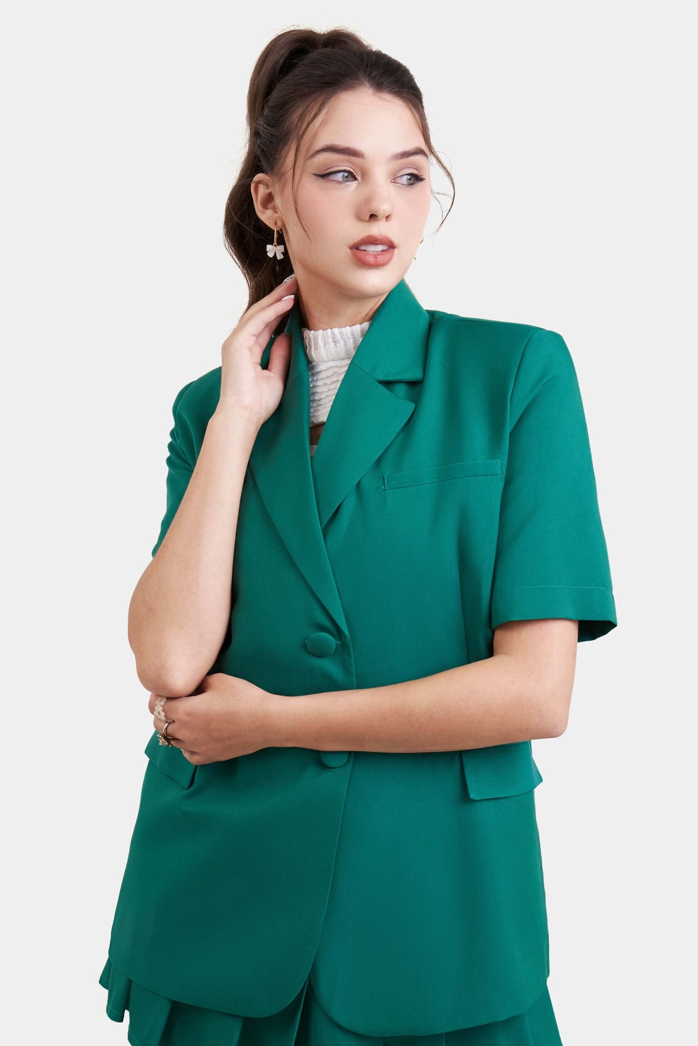  Áo blazer tay ngắn phối túi giả 