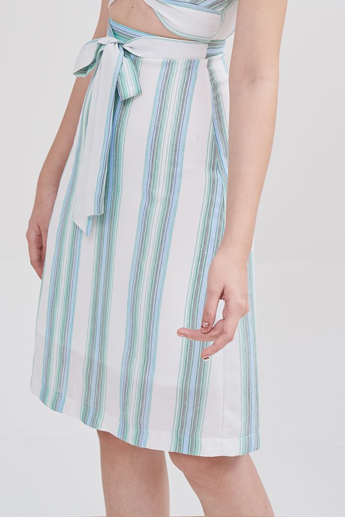 Đầm sát nách sọc cutout bụng
